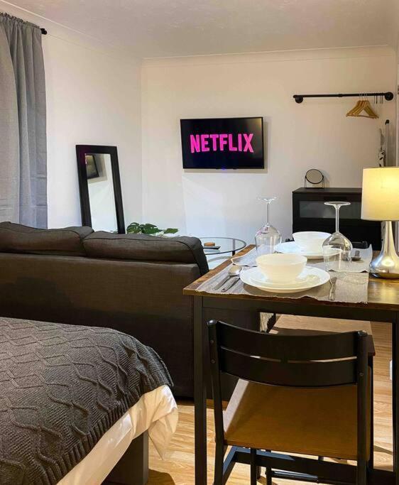 Cozy Studio Near Train Station 캠브리지 외부 사진