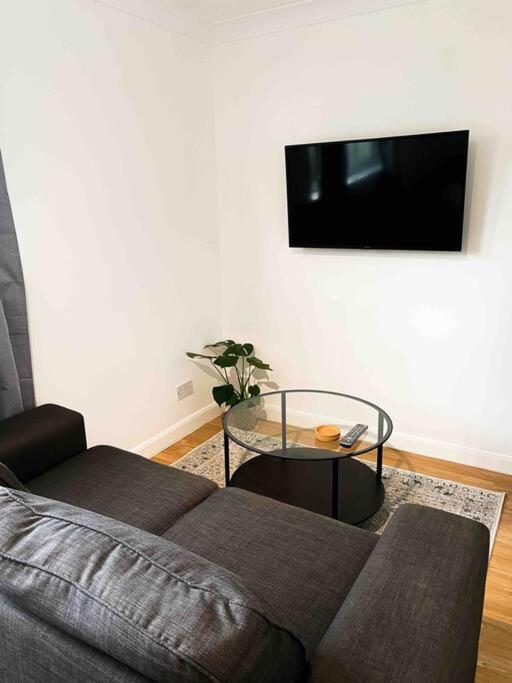 Cozy Studio Near Train Station 캠브리지 외부 사진